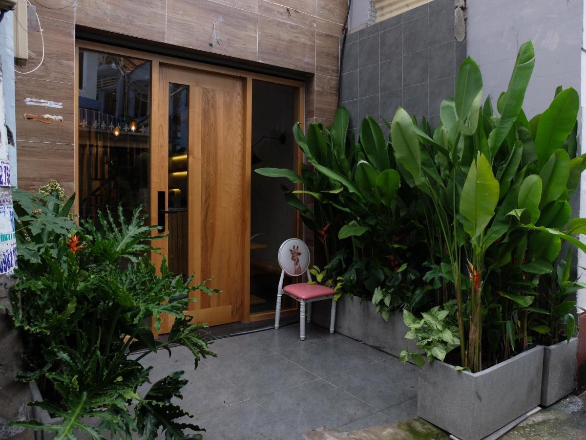 Half Coffee N Dorm Hostel Ho Chi Minh City Bagian luar foto