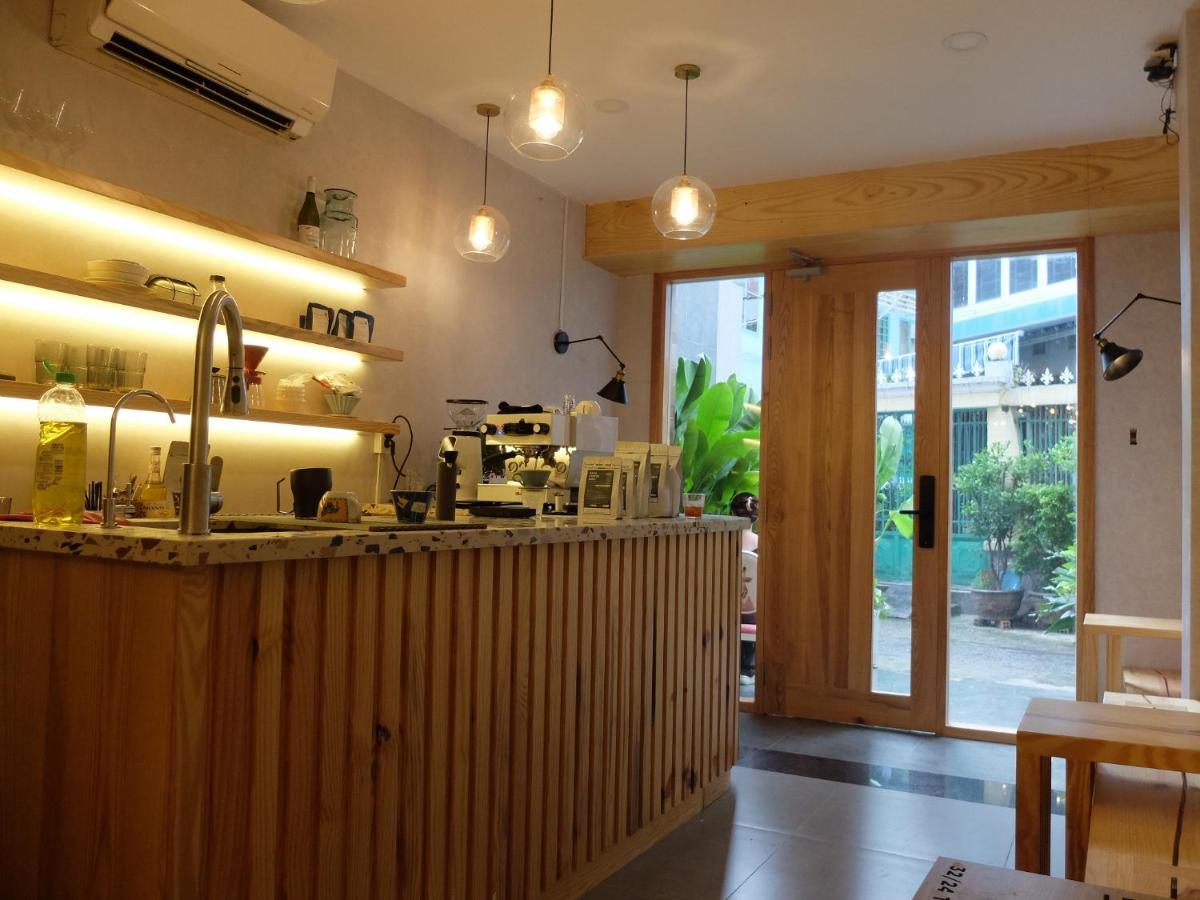 Half Coffee N Dorm Hostel Ho Chi Minh City Bagian luar foto