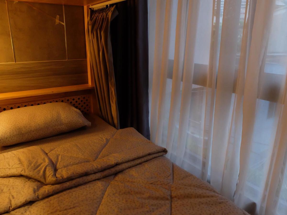 Half Coffee N Dorm Hostel Ho Chi Minh City Bagian luar foto