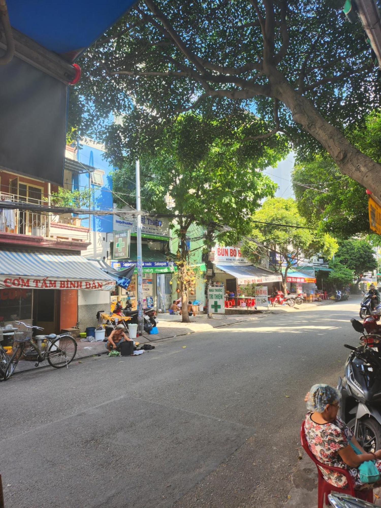 Half Coffee N Dorm Hostel Ho Chi Minh City Bagian luar foto